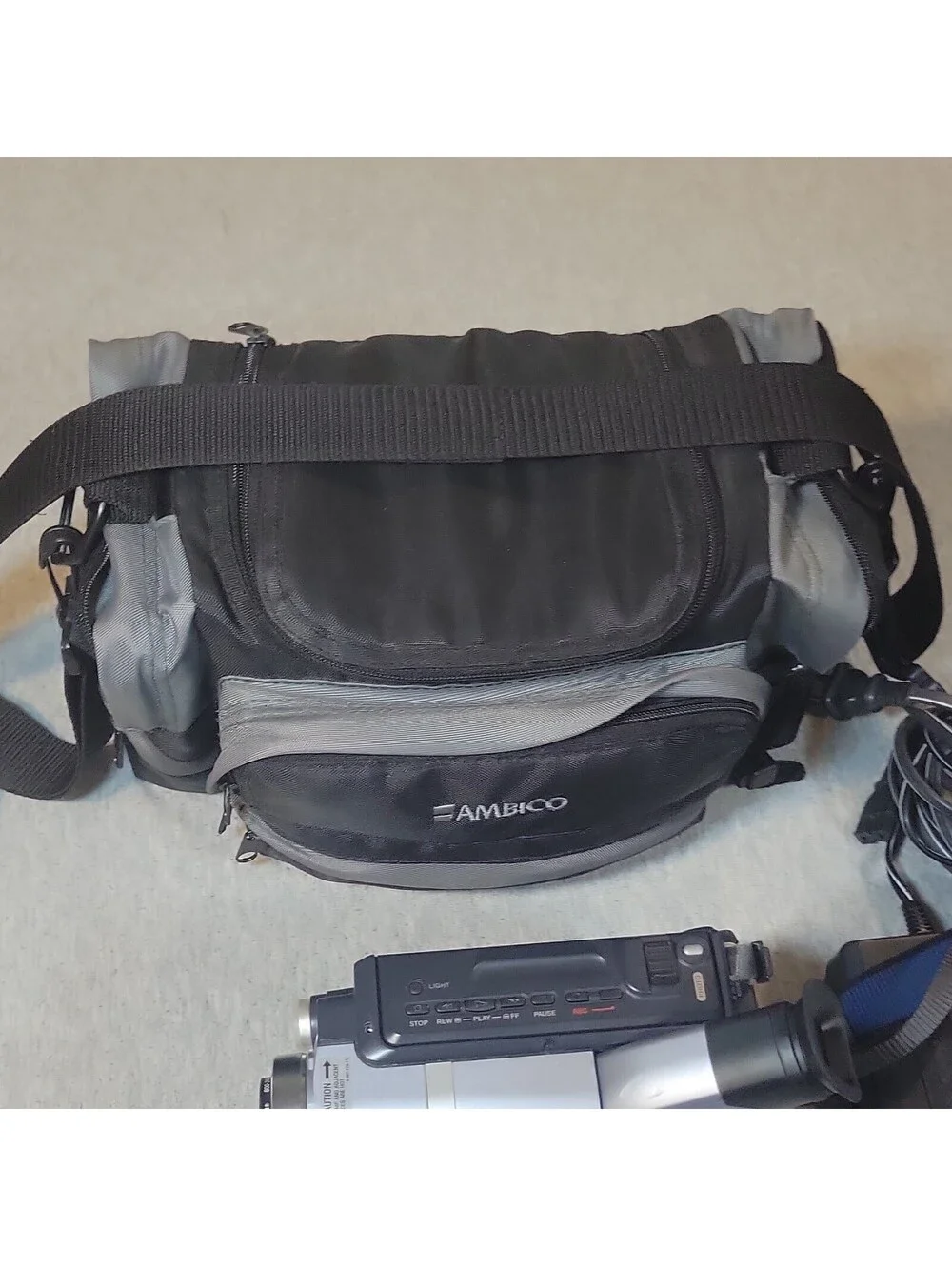 Sony DCR-TRV140 Handycam Digital8/Hi8 60x NightShot w/ Bag Remote Tapes